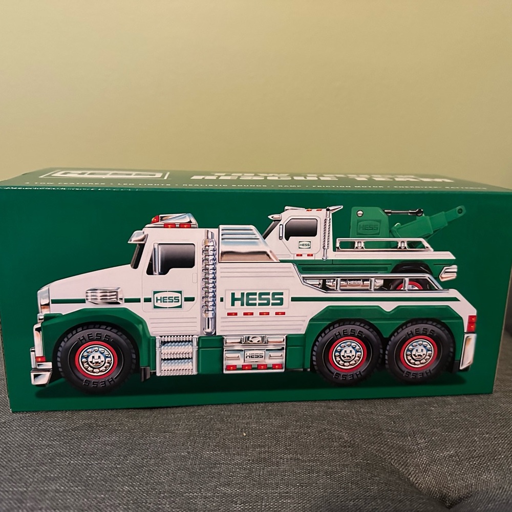 Hess 2019 Tow Truck Rescue Team